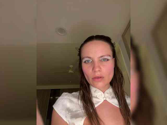 REALMEANTINA webcam