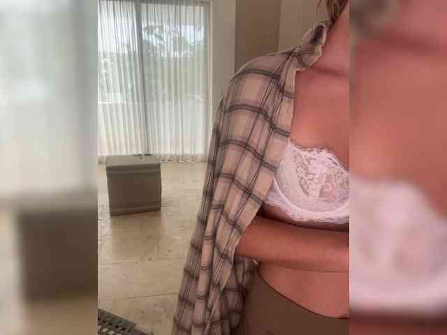 REALMEANTINA webcam