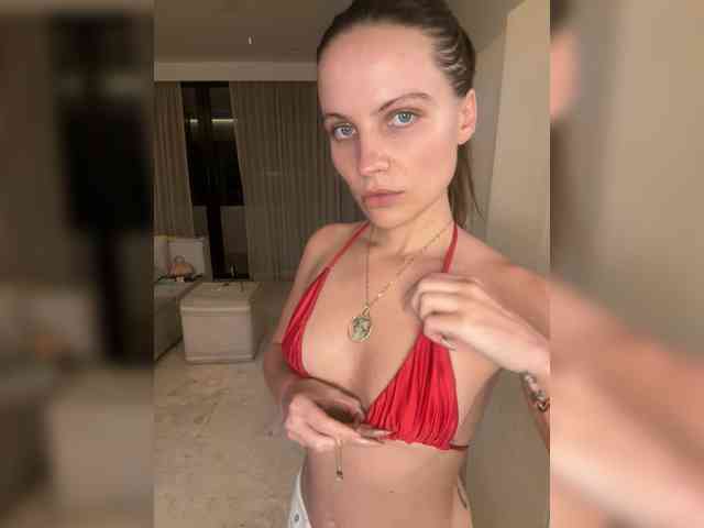 REALMEANTINA webcam