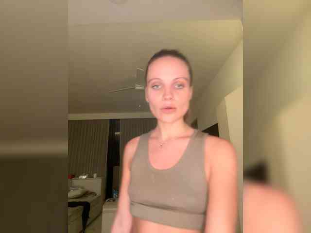 REALMEANTINA webcam