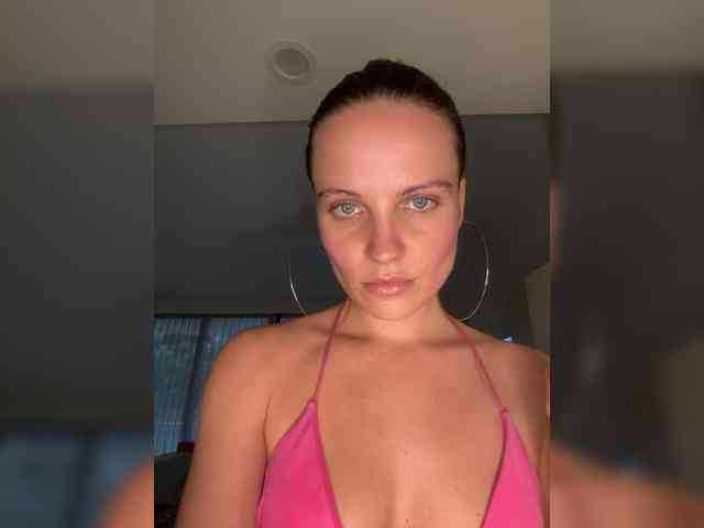 REALMEANTINA webcam