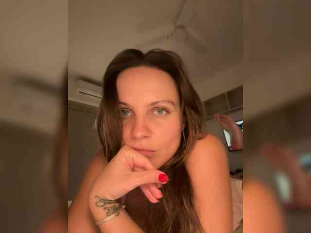 REALMEANTINA webcam