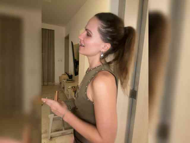 REALMEANTINA webcam