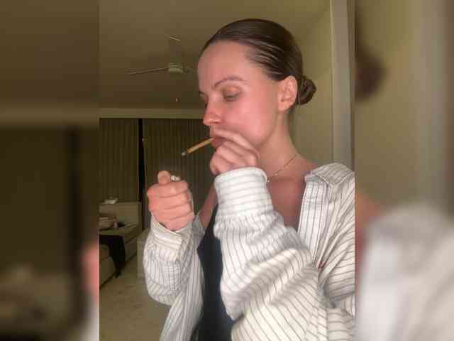 REALMEANTINA webcam