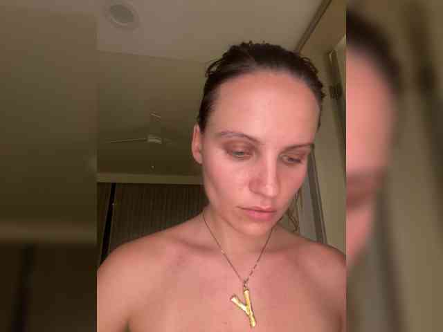 REALMEANTINA webcam