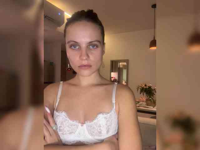 REALMEANTINA webcam