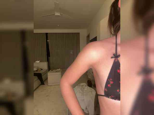 REALMEANTINA Sex Cam Show