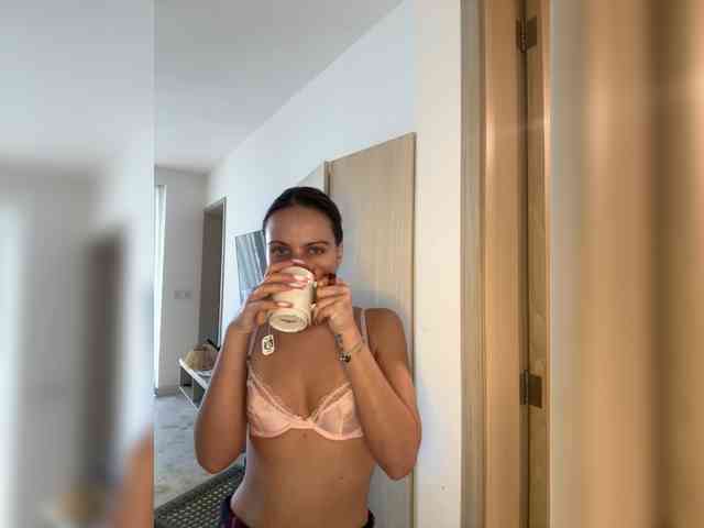REALMEANTINA webcam