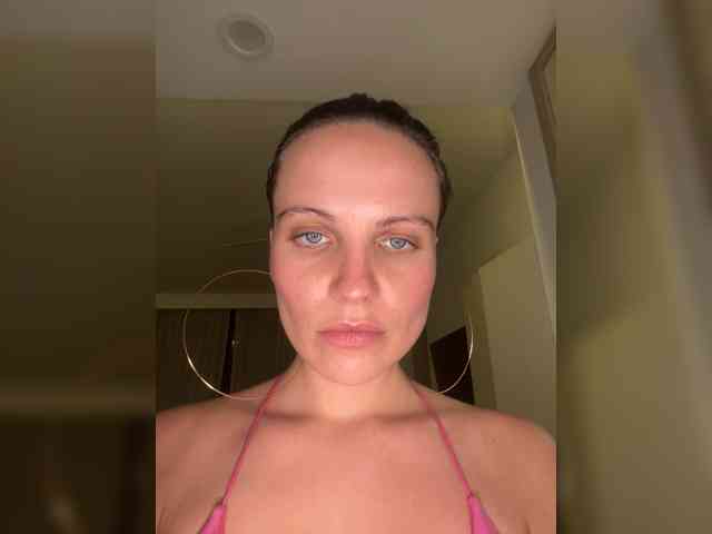 REALMEANTINA webcam