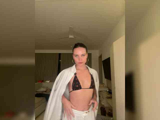 REALMEANTINA webcam