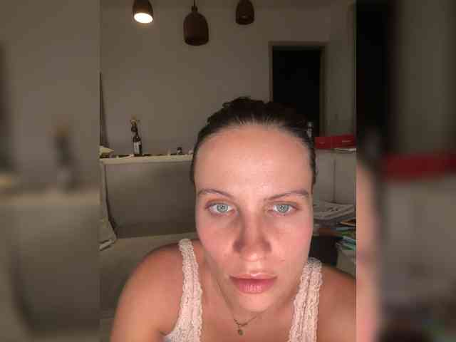 REALMEANTINA webcam