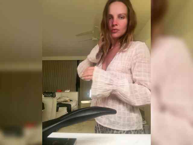 REALMEANTINA Sex Cam Show