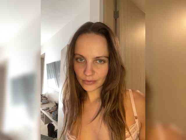 REALMEANTINA webcam