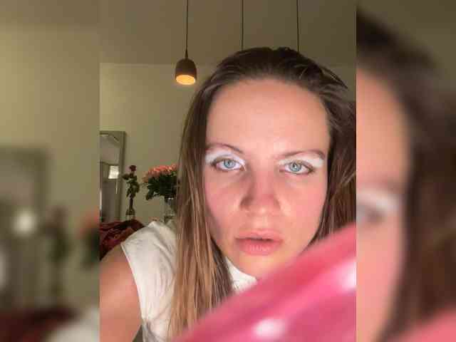 REALMEANTINA webcam
