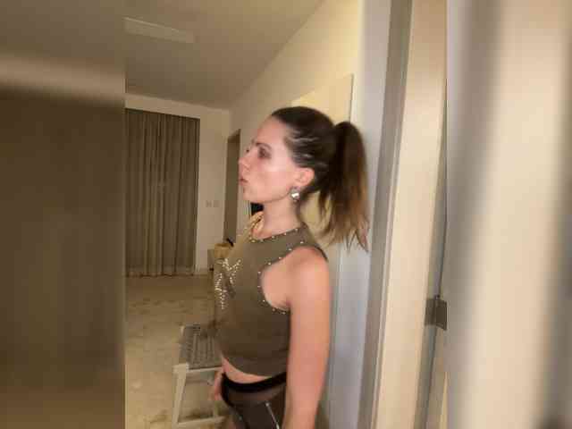 REALMEANTINA webcam