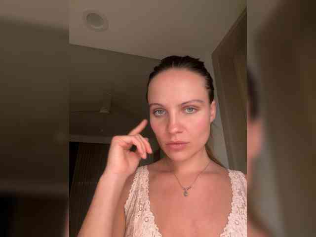 REALMEANTINA webcam