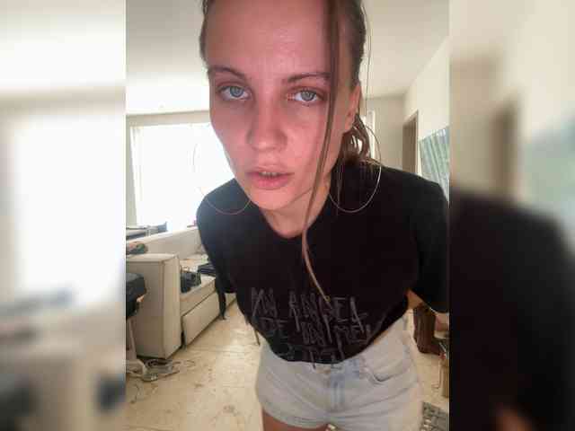 REALMEANTINA webcam