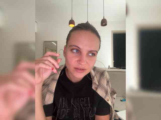 REALMEANTINA webcam