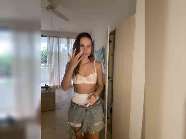 REALMEANTINA webcam