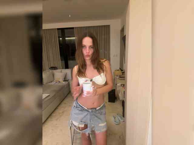 REALMEANTINA webcam