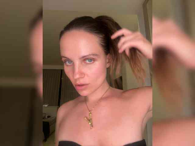 REALMEANTINA webcam