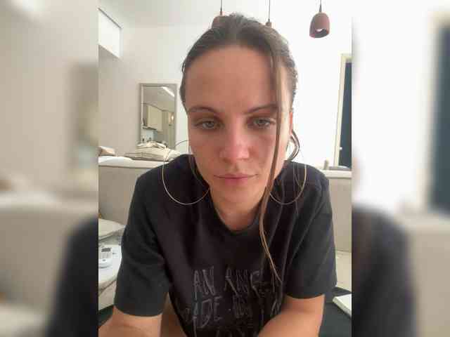 REALMEANTINA webcam