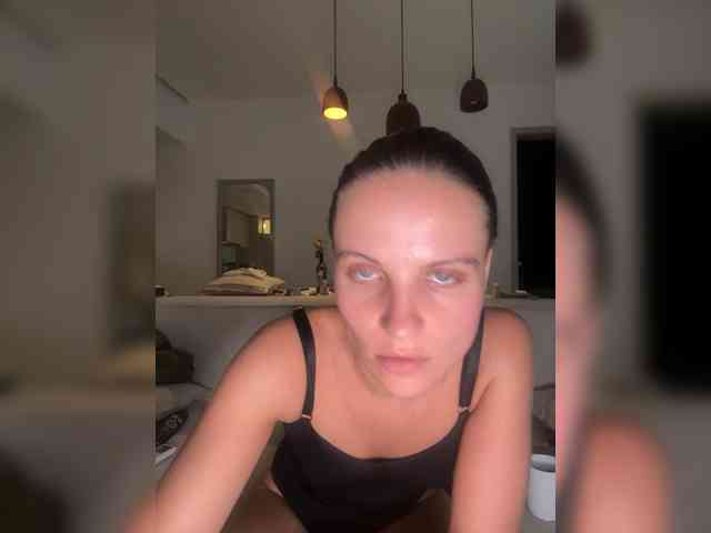 REALMEANTINA webcam