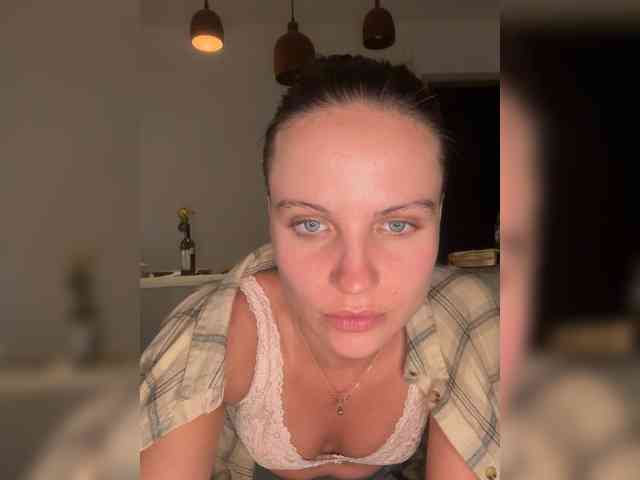 REALMEANTINA webcam