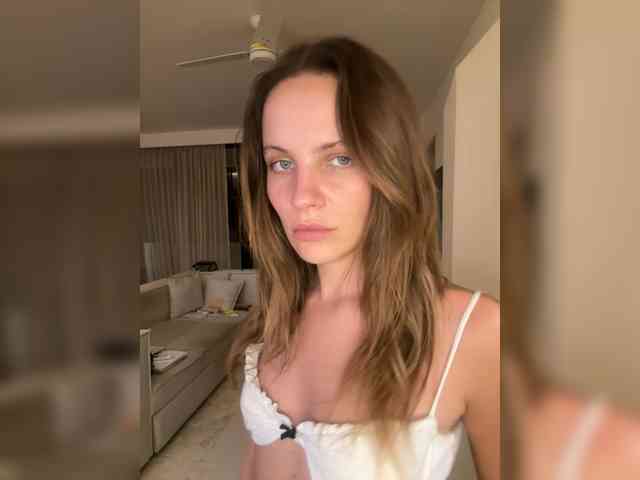 REALMEANTINA webcam