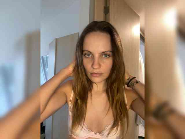 REALMEANTINA webcam