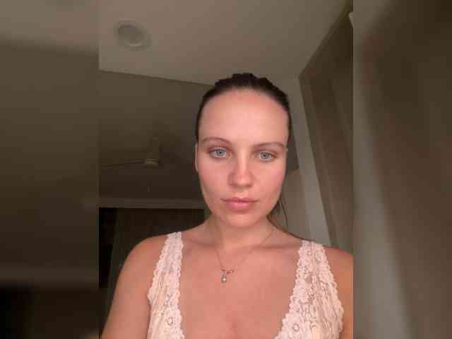 REALMEANTINA webcam