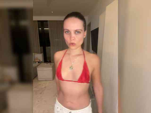 REALMEANTINA webcam