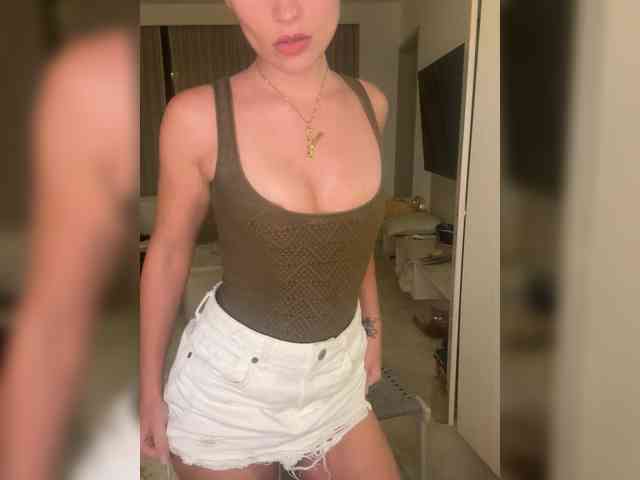 REALMEANTINA webcam