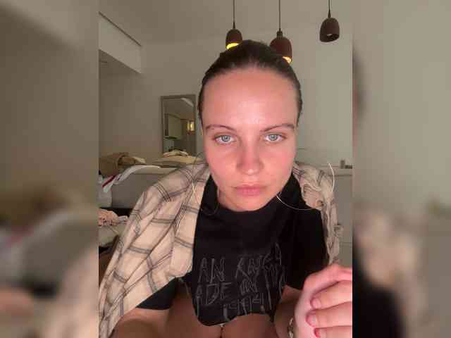 REALMEANTINA webcam