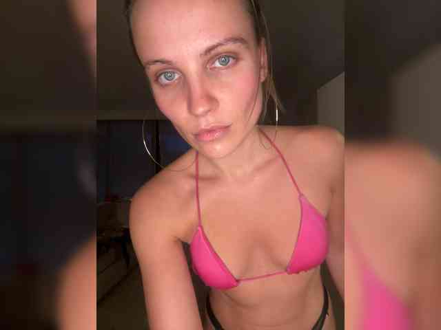 REALMEANTINA webcam
