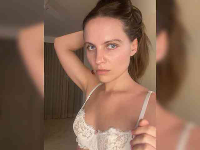 REALMEANTINA webcam
