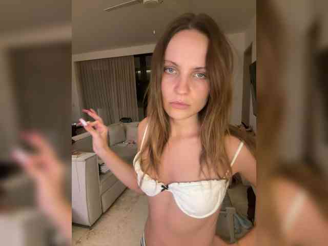 REALMEANTINA webcam
