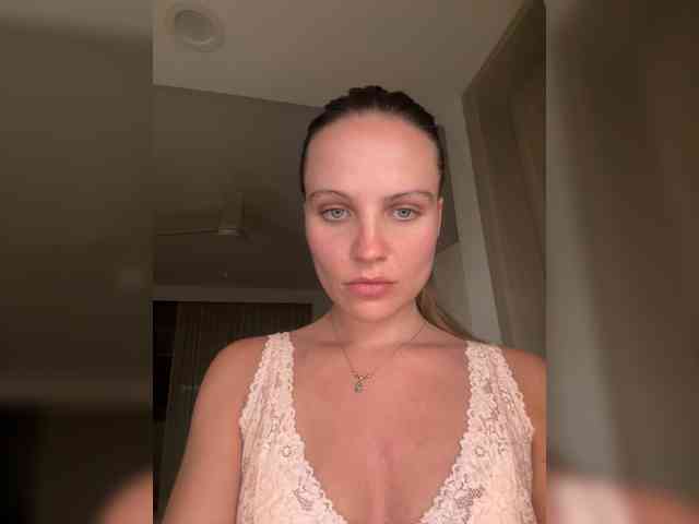 REALMEANTINA webcam