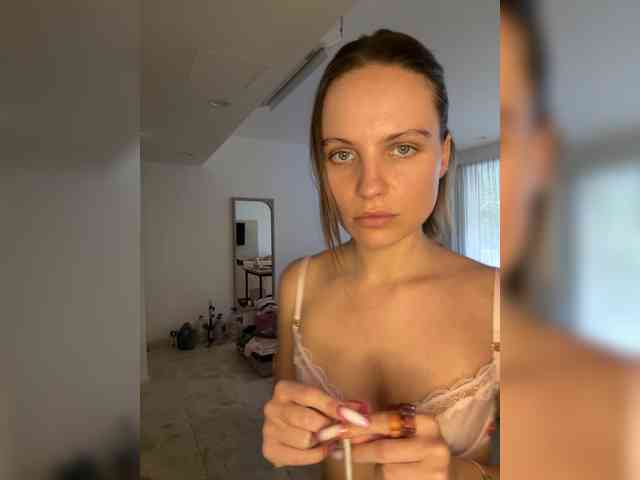 REALMEANTINA webcam
