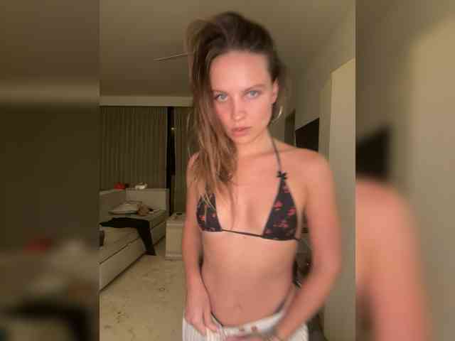 REALMEANTINA Sex Cam Show