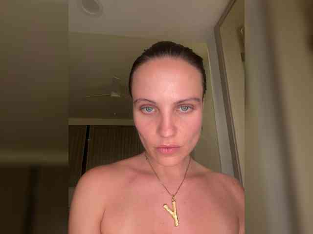 REALMEANTINA webcam