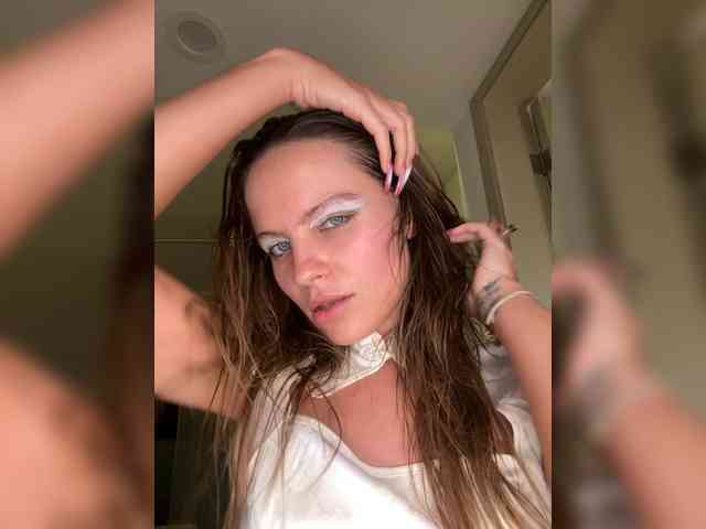 REALMEANTINA webcam