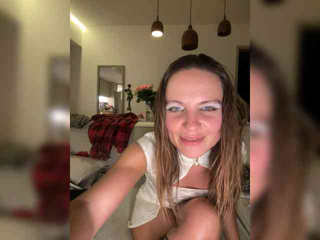 REALMEANTINA webcam