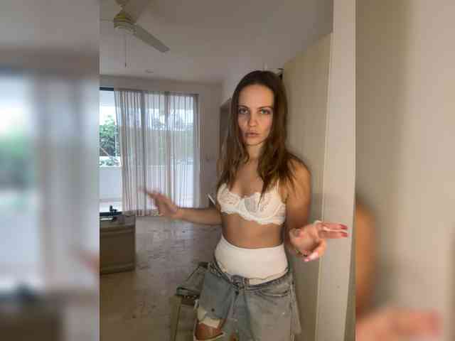 REALMEANTINA webcam