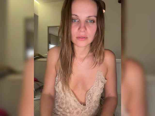 REALMEANTINA webcam