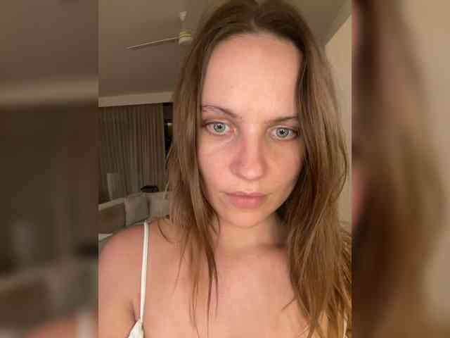 REALMEANTINA webcam