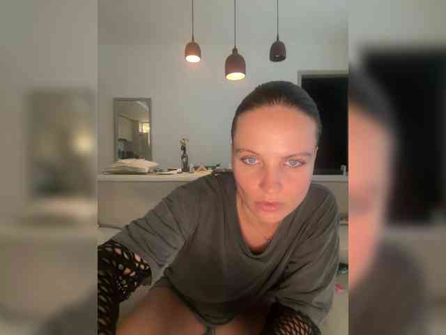 REALMEANTINA webcam