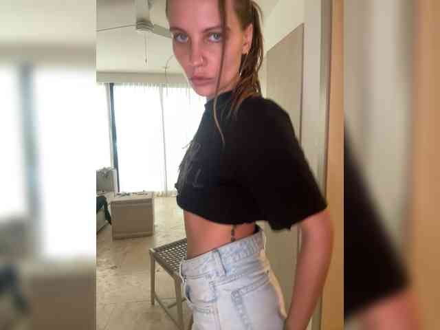 REALMEANTINA webcam