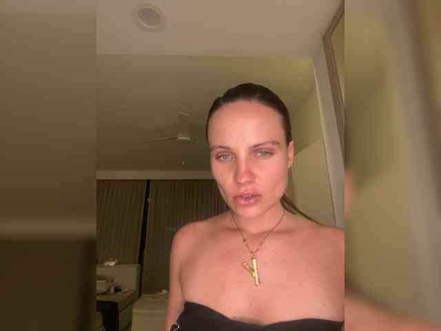 REALMEANTINA webcam