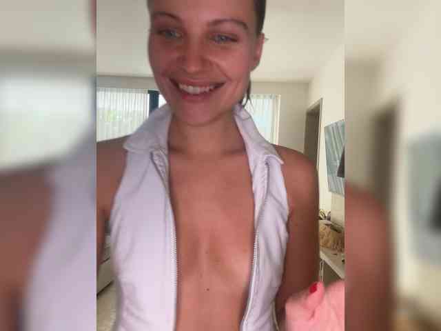 REALMEANTINA webcam